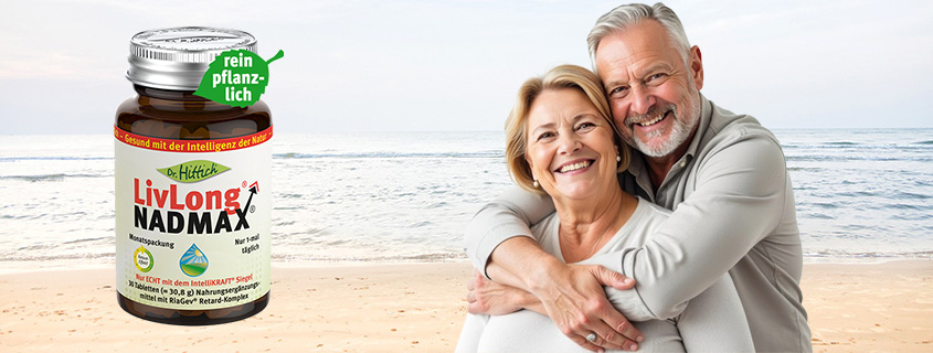 Paar glücklich am Strand. Verlinkung zum Anfang der Bestellung.